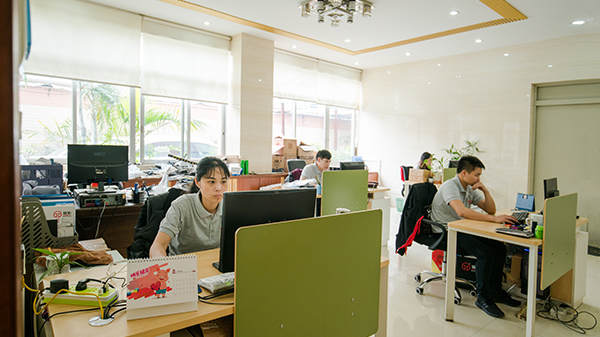 qy球友会制版-办公人员